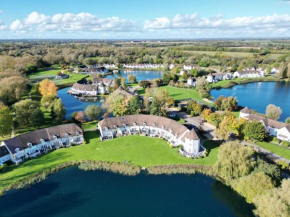 Luxury Kingfisher Lodge, Isis Lake, within the Cotswold Waterpark